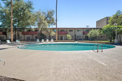 Exterior - 349 E Thomas Rd #E301, Phoenix, AZ 85012 photo 4 of 4