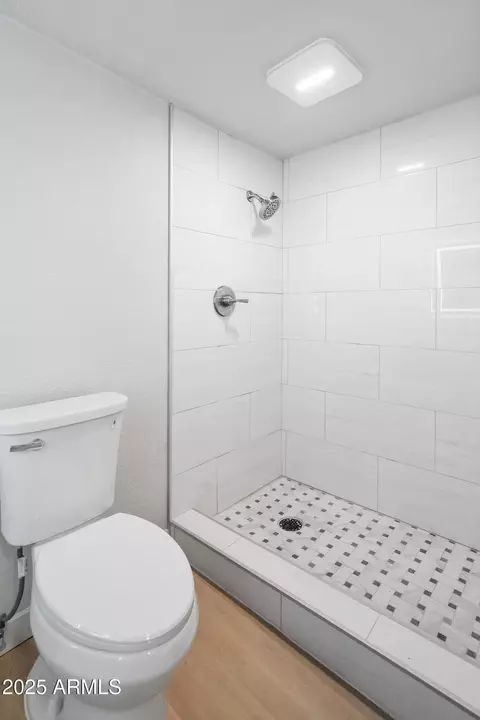 Bath - 349 E Thomas Rd #E301, Phoenix, AZ 85012 photo 3 of 3