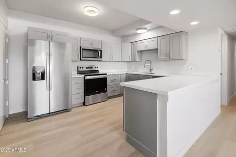 Kitchen - 349 E Thomas Rd #E301, Phoenix, AZ 85012 photo 1 of 3