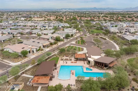 View/Area - 821 E Monte Way, Phoenix, AZ 85042 photo 4 of 4