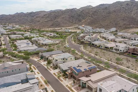 View/Area - 821 E Monte Way, Phoenix, AZ 85042 photo 2 of 4