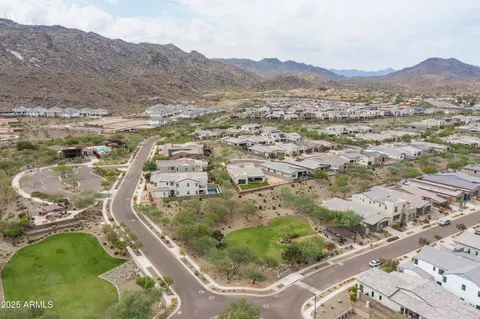 View/Area - 821 E Monte Way, Phoenix, AZ 85042 photo 3 of 4