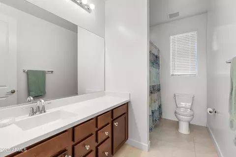 Bath - 821 E Monte Way, Phoenix, AZ 85042 photo 4 of 4