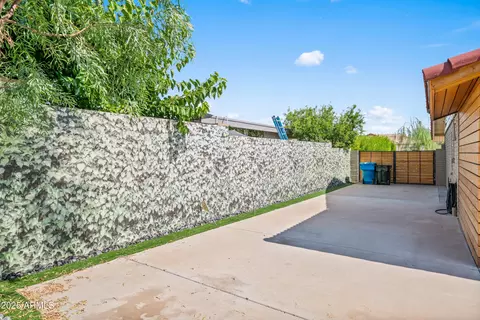 Exterior - 2501 E Cholla St, Phoenix, AZ 85028 photo 5 of 12