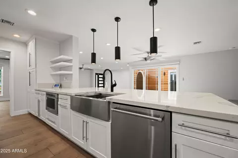 Kitchen - 2501 E Cholla St, Phoenix, AZ 85028 photo 4 of 5