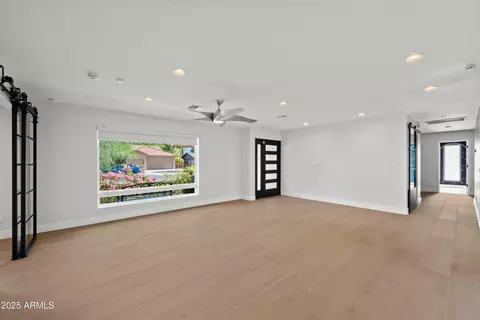 Living - 2501 E Cholla St, Phoenix, AZ 85028 photo 2 of 5