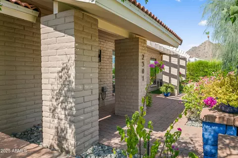 Exterior - 2501 E Cholla St, Phoenix, AZ 85028 photo 10 of 12