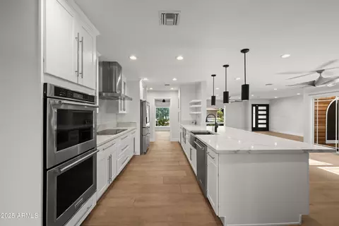 Kitchen - 2501 E Cholla St, Phoenix, AZ 85028 photo 2 of 5
