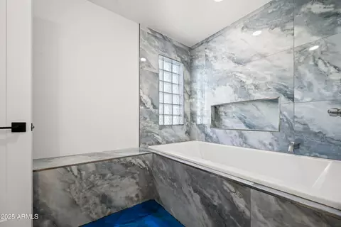 Bath - 2501 E Cholla St, Phoenix, AZ 85028 photo 3 of 7