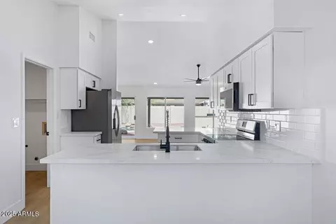 Kitchen - 4444 E Douglas Ave, Gilbert, AZ 85234 photo 4 of 4