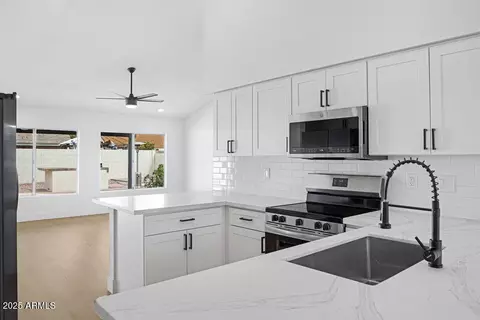 Kitchen - 4444 E Douglas Ave, Gilbert, AZ 85234 photo 3 of 4