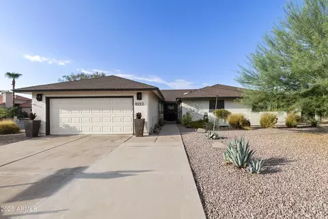 9621 E Calgary Ave, Sun Lakes, AZ 85248