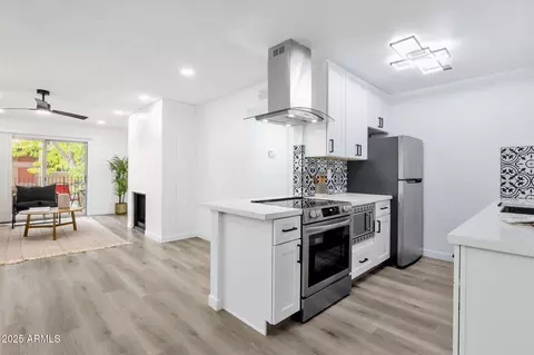 Kitchen - 5525 E Thomas Rd #M9, Phoenix, AZ 85018 photo 2 of 2
