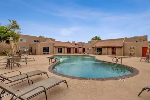 Exterior - 5525 E Thomas Rd #M9, Phoenix, AZ 85018 photo 4 of 10