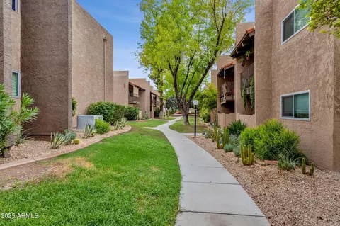 Exterior - 5525 E Thomas Rd #M9, Phoenix, AZ 85018 photo 8 of 10