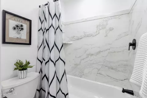 Bath - 5525 E Thomas Rd #M9, Phoenix, AZ 85018 photo 2 of 2