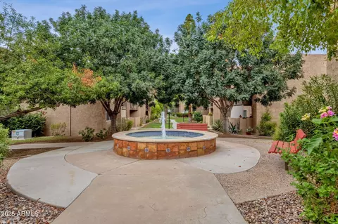 Exterior - 5525 E Thomas Rd #M9, Phoenix, AZ 85018 photo 9 of 10