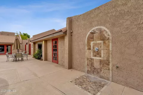 Exterior - 5525 E Thomas Rd #M9, Phoenix, AZ 85018 photo 6 of 10