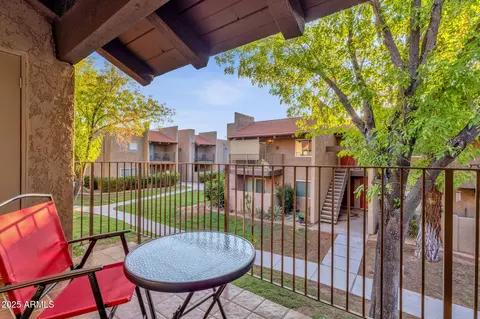 Exterior - 5525 E Thomas Rd #M9, Phoenix, AZ 85018 photo 1 of 10