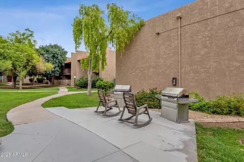 Exterior - 5525 E Thomas Rd #M9, Phoenix, AZ 85018 photo 10 of 10
