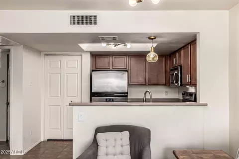 Kitchen - 1720 E Thunderbird Rd #2058, Phoenix, AZ 85022 photo 2 of 4