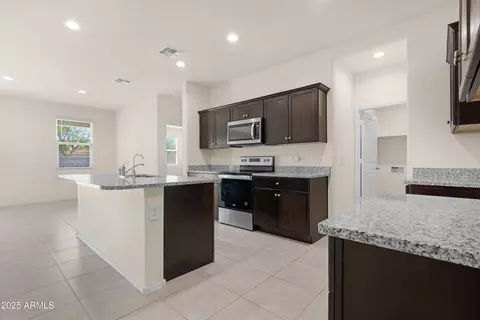 Kitchen - 9347 E Silo Rd, Florence, AZ 85132 photo 2 of 4
