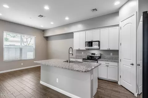 Kitchen - 3023 N 37th Pl, Phoenix, AZ 85018 photo 1 of 2