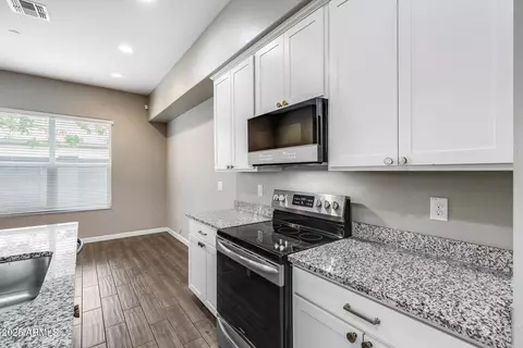 Kitchen - 3023 N 37th Pl, Phoenix, AZ 85018 photo 2 of 2
