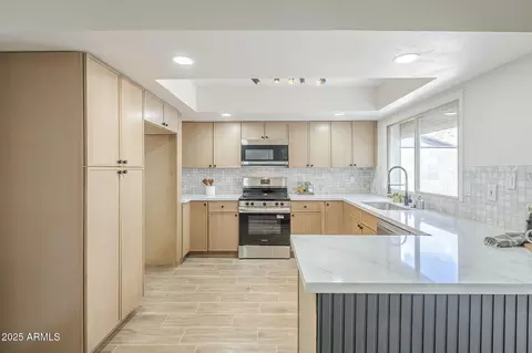 2628 E Aster Dr, Phoenix, AZ 85032
