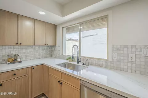 Kitchen - 2628 E Aster Dr, Phoenix, AZ 85032 photo 6 of 7