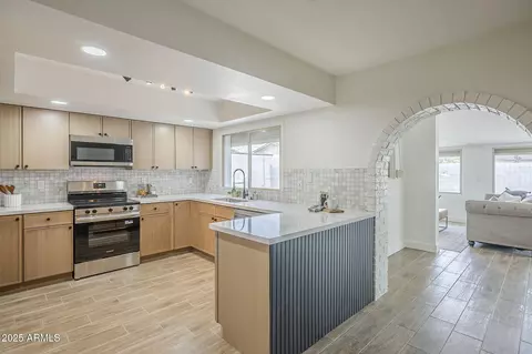 Kitchen - 2628 E Aster Dr, Phoenix, AZ 85032 photo 2 of 7