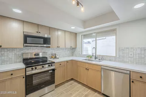Kitchen - 2628 E Aster Dr, Phoenix, AZ 85032 photo 3 of 7