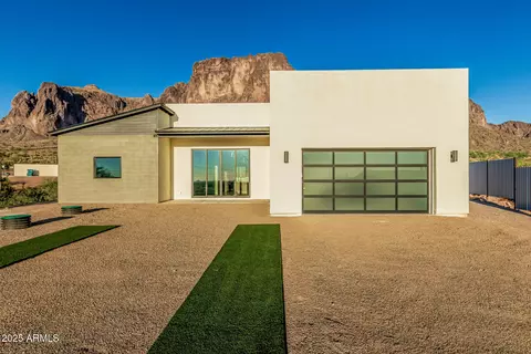 Exterior - 2075 N Holmes Rd, Apache Junction, AZ 85119 photo 5 of 15