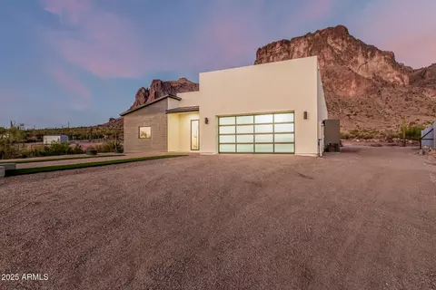 Exterior - 2075 N Holmes Rd, Apache Junction, AZ 85119 photo 2 of 15