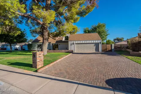 133 W Las Palmaritas Dr, Phoenix, AZ 85021