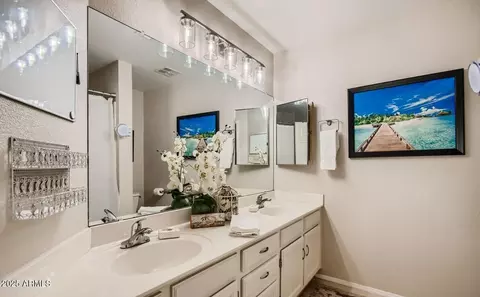 Bath - 1061 E Chilton Dr, Tempe, AZ 85283 photo 1 of 2