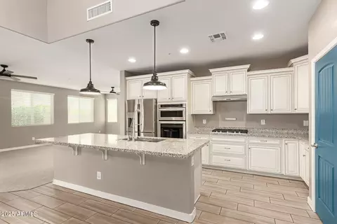 Kitchen - 3630 E Rakestraw Ln, Gilbert, AZ 85298 photo 2 of 2