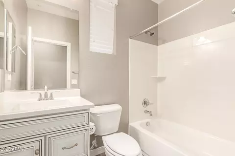 Bath - 3630 E Rakestraw Ln, Gilbert, AZ 85298 photo 2 of 3