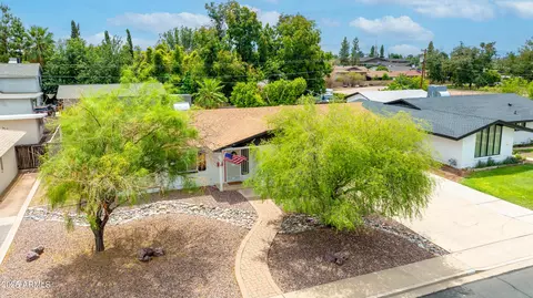 View/Area - 1255 W Devonshire St, Mesa, AZ 85201 photo 4 of 17