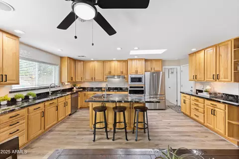 Kitchen - 1255 W Devonshire St, Mesa, AZ 85201 photo 3 of 8