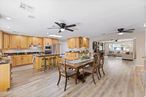 Dining - 1255 W Devonshire St, Mesa, AZ 85201 photo 2 of 2