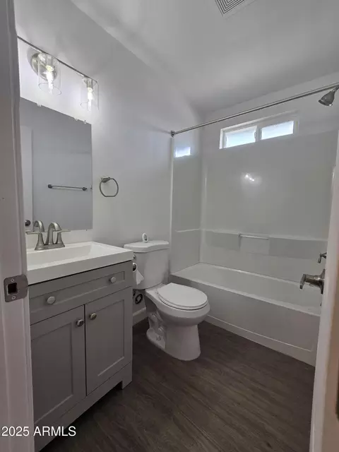 Bath - 1702 W Hidalgo Ave, Phoenix, AZ 85041 photo 1 of 2
