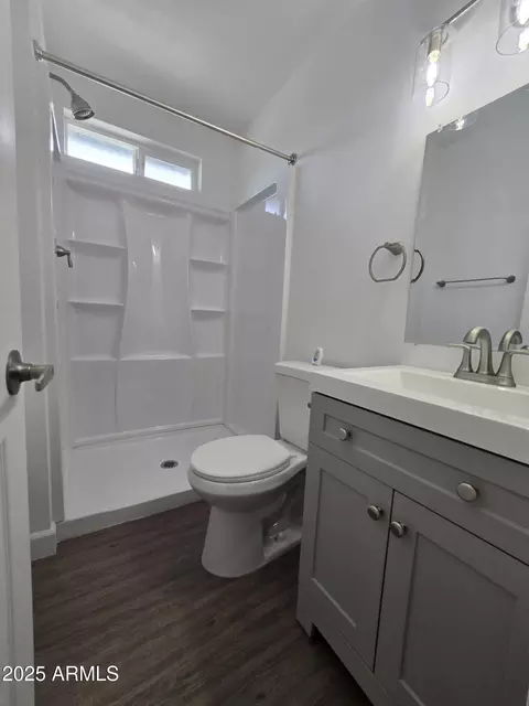 Bath - 1702 W Hidalgo Ave, Phoenix, AZ 85041 photo 2 of 2