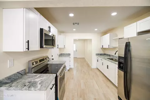 Entry Way - 4144 N 29th Ave, Phoenix, AZ 85017 photo 2 of 4
