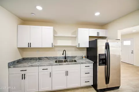 Kitchen - 4144 N 29th Ave, Phoenix, AZ 85017 photo 2 of 3