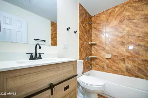Bath - 4144 N 29th Ave, Phoenix, AZ 85017 photo 3 of 4