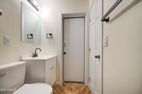 Bath - 4144 N 29th Ave, Phoenix, AZ 85017 photo 2 of 4