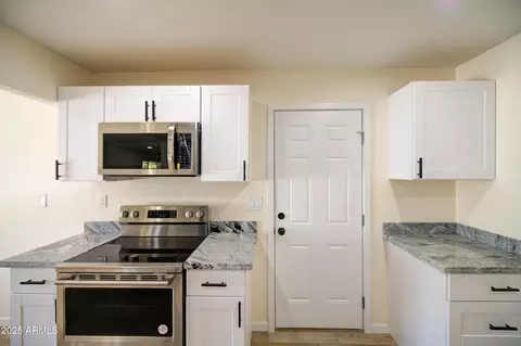 Kitchen - 4144 N 29th Ave, Phoenix, AZ 85017 photo 3 of 3