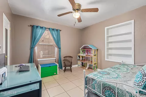 Bedroom - 2710 E Amelia Ave, Phoenix, AZ 85016 photo 3 of 5