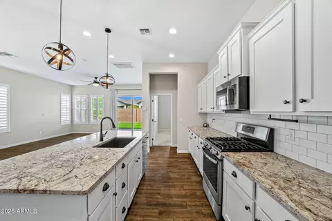 Kitchen - 10308 E Nichols Ave, Mesa, AZ 85209 photo 4 of 5